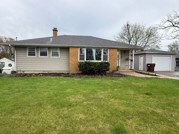 504 E Calhoun Street , Woodstock, IL 60098