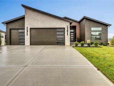 9000 N Everton Avenue, Kansas City, MO 64153
