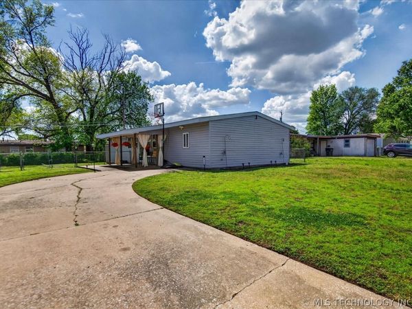 420 NW Lahoma Drive , Bartlesville, OK 74003