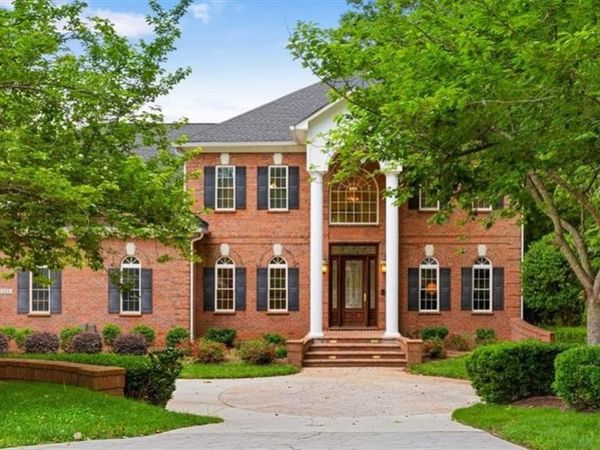 344 Lake Point Lane , Belews Creek, NC 27009