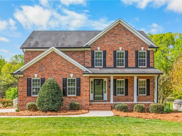 215 Chinaberry Lane , Winston-Salem, NC 27107