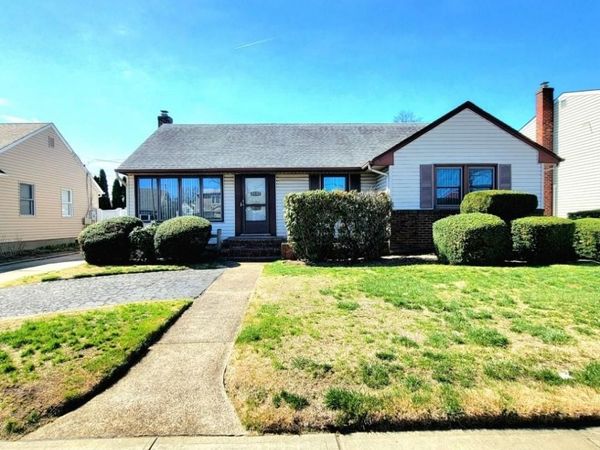 3030 N Jerusalem Road , Wantagh, NY 11793