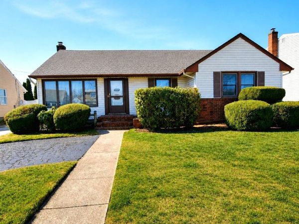 3030 N Jerusalem Road, Wantagh, NY 11793