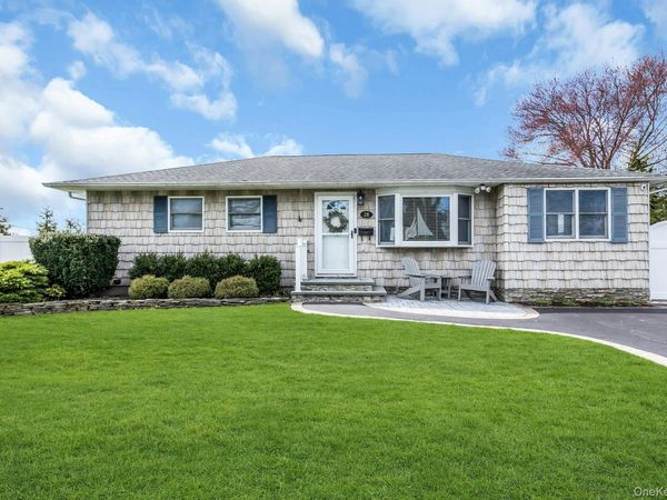 28 Rivera Lane, West Sayville, NY 11796