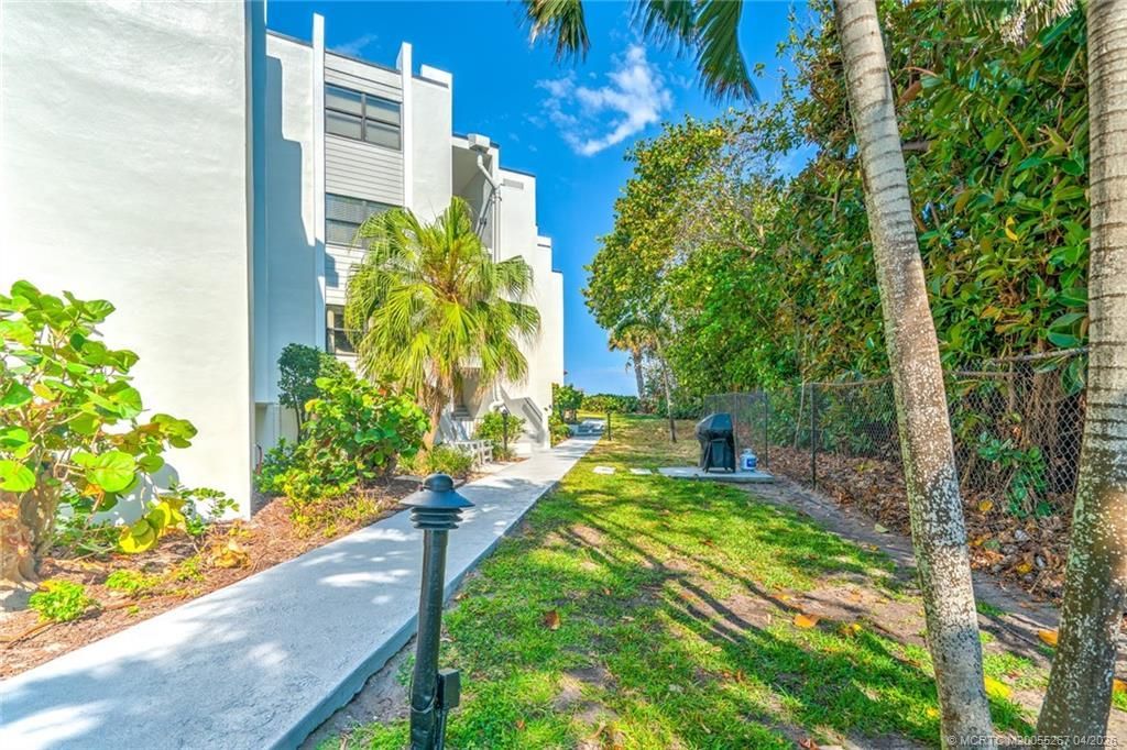 1289 NE Ocean Boulevard, Unit 2, Stuart, FL 34996 Photo
