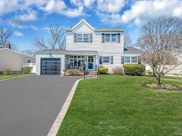 North Babylon, NY 11703