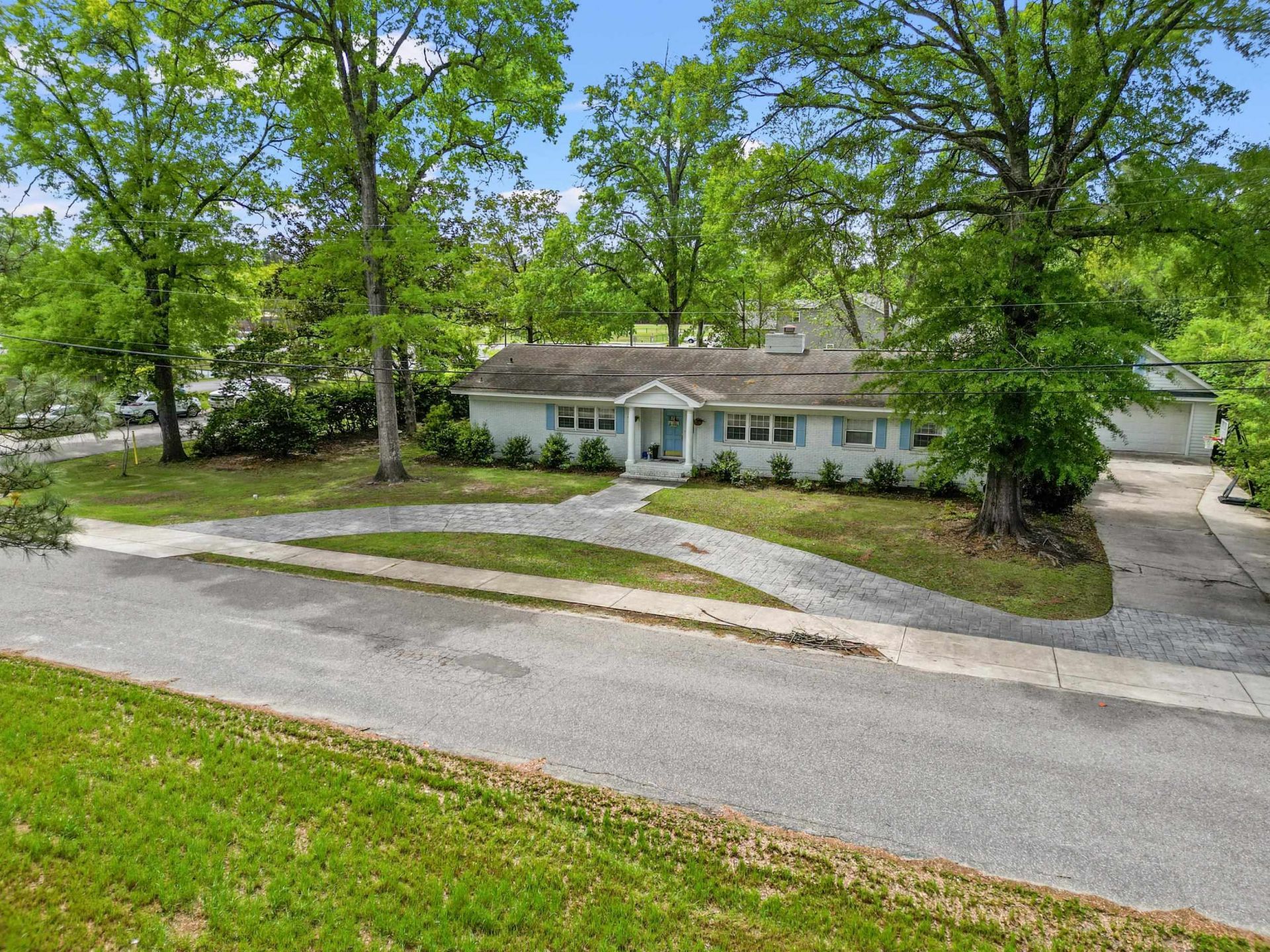 1301 Snowhill Dr. Photo 4