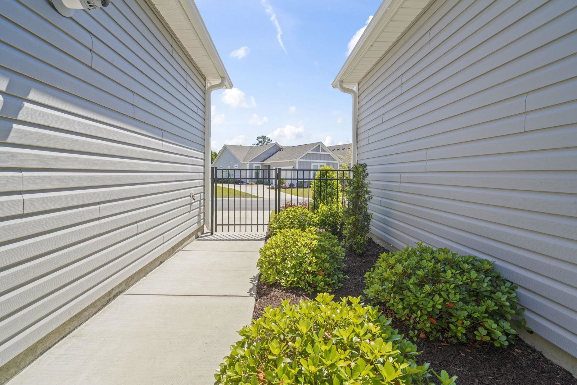 4045 Taranto Loop Photo 42