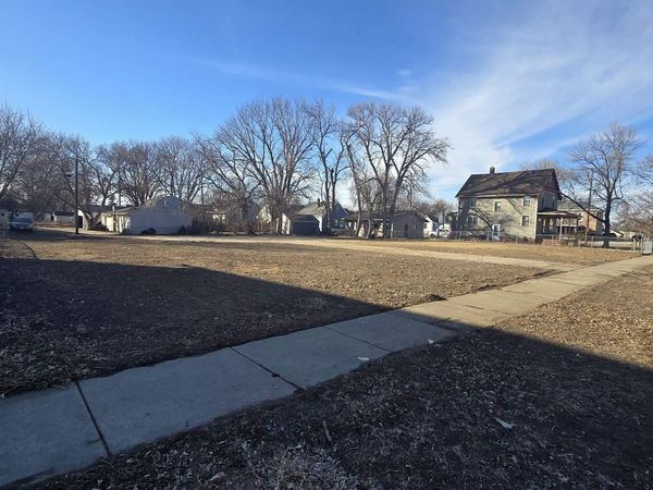 N Blauvelt Ave, Sioux Falls, SD 57103
