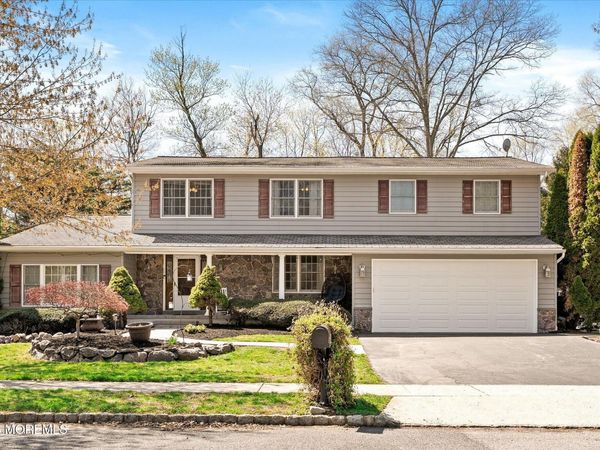 4 Twain Drive, Allentown, NJ 08501