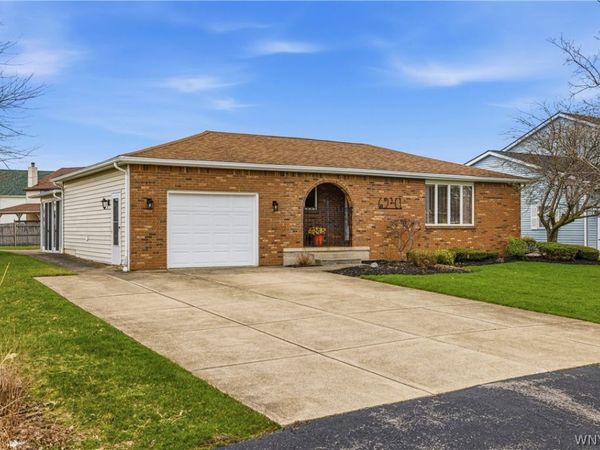 6941 Rebecca Drive, Niagara Falls, NY 14304
