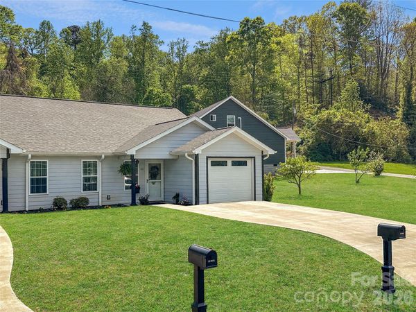 62 E Glenview Street , Marion, NC 28752