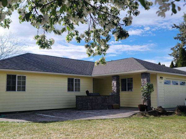 865 SW 24th Court, Redmond, OR 97756