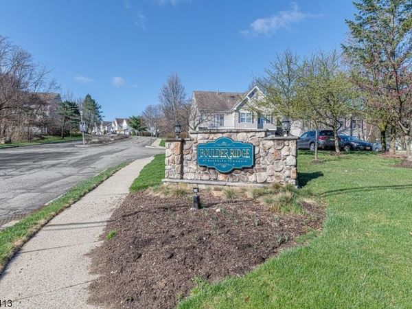 902 Wendover Ct, Randolph, NJ 07869