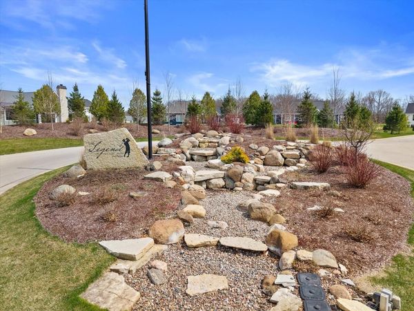 S36W27328 LEGEND AT MERRILL HILLS COURT, Waukesha, WI 53189