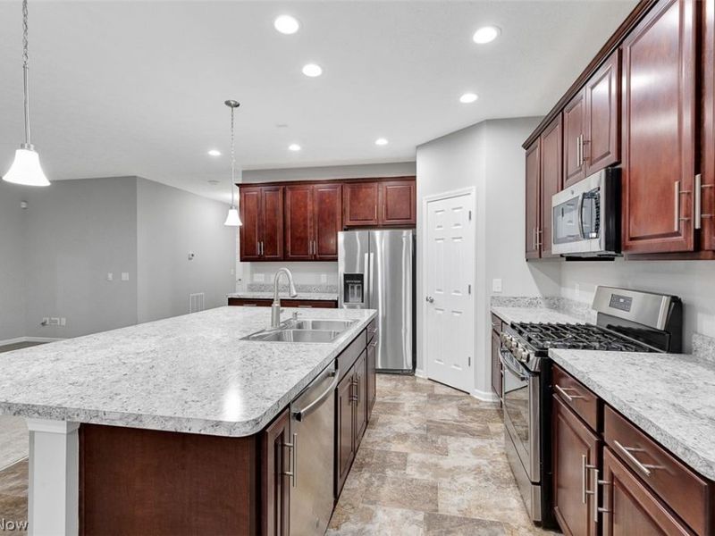 6584 Amber Way, North Ridgeville, OH 44039 Photo 10