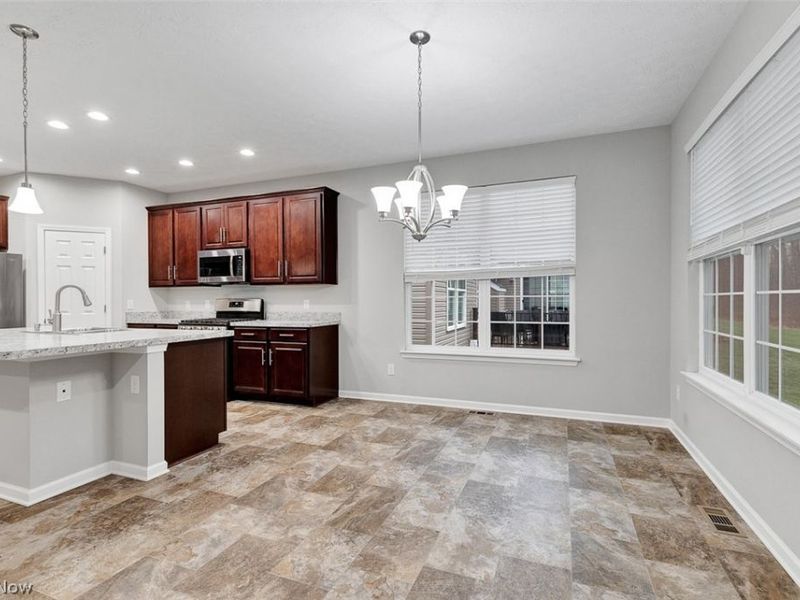 6584 Amber Way, North Ridgeville, OH 44039 Photo 9