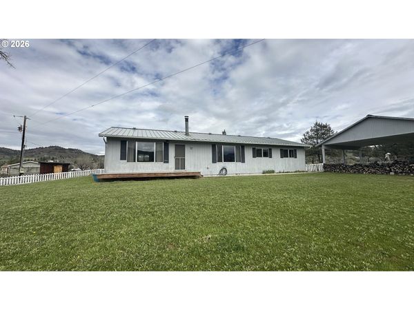 703 BROADWAY ST, Spray, OR 97874