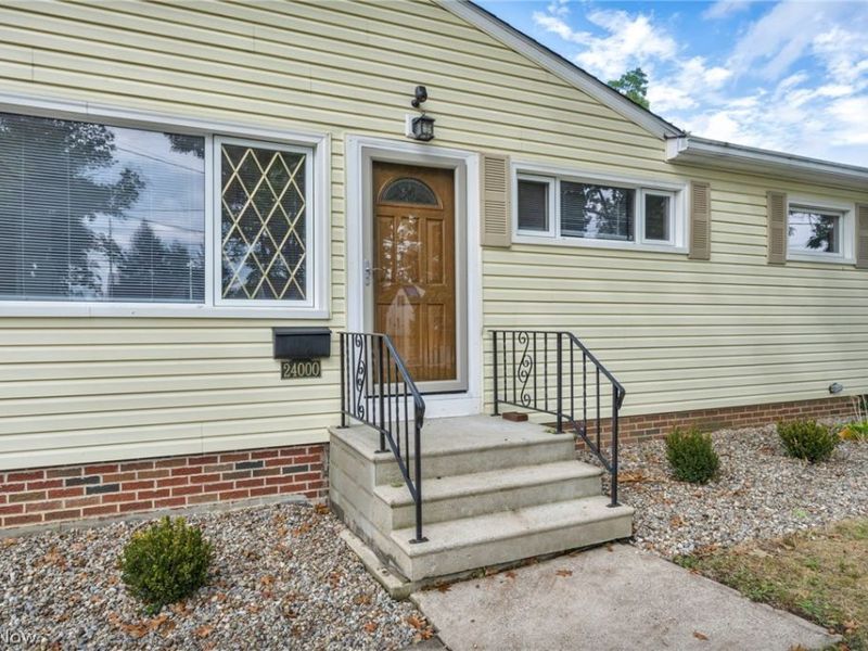 24000 Knickerbocker Road, Bay Village, OH 44140 Photo 1