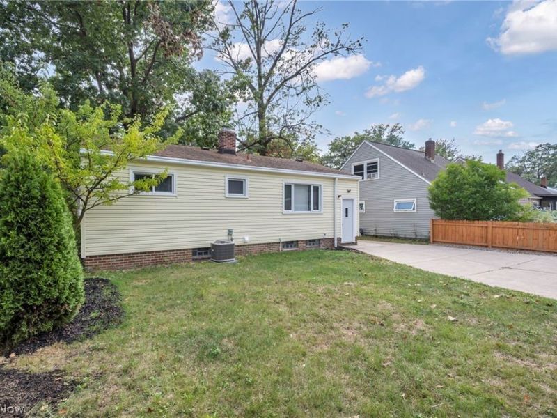 24000 Knickerbocker Road, Bay Village, OH 44140 Photo 2