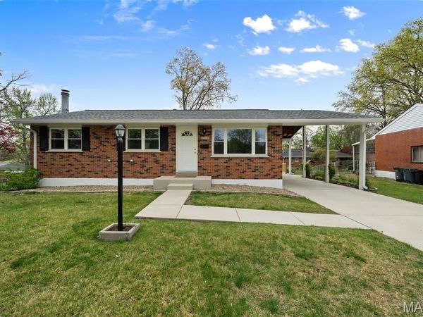8352 Lonkar Drive , St Louis, MO 63123