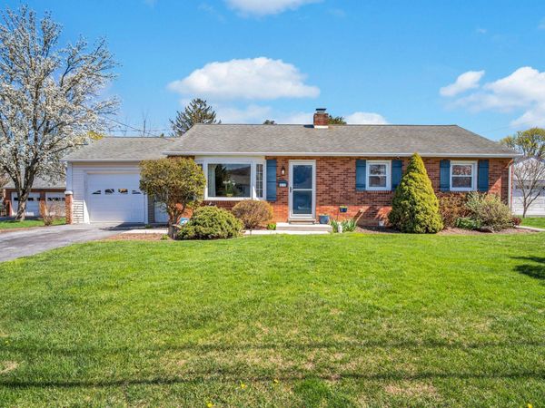 81 PEACH AVENUE, HERSHEY, PA 17033