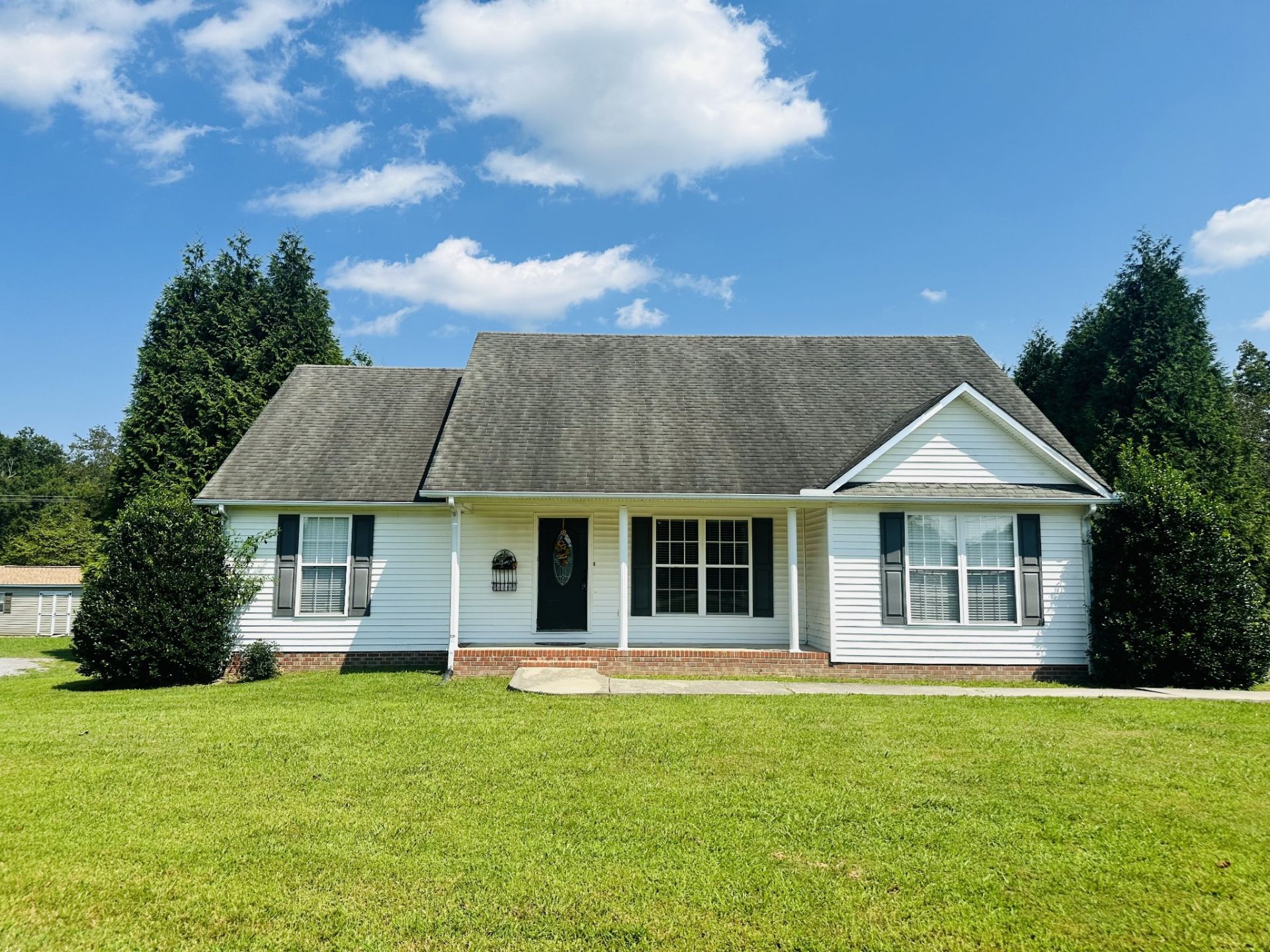 223 Greenwood Dr, Smithville, TN 37166 Main Photo