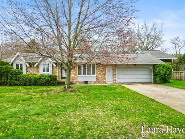 11394 8th Avenue NW, Grand Rapids, MI 49534