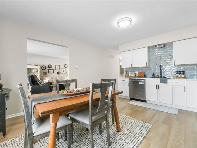 12445 Cleveland Avenue NW, Uniontown, OH 44685 Photo 11