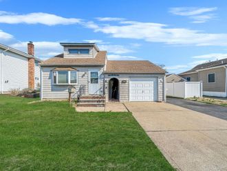 3659 Ionia Street Seaford, NY 11783