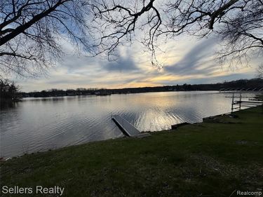 10091 Graham Drive, Springfield Twp, MI 48348