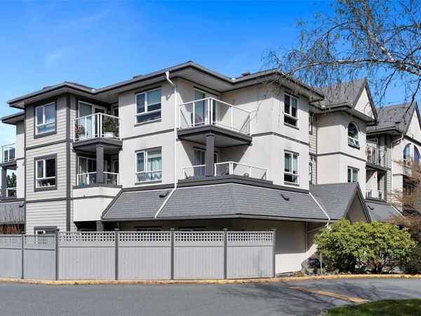 2227 James White Blvd, Unit 304, Sidney, BC V8L 1Z5