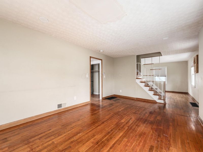 1167 Duxberry Avenue, Columbus, OH 43211 Photo 2