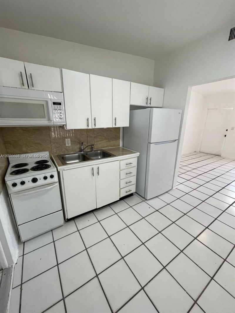 2431 Plunkett St, Unit rear, Hollywood, FL 33020 Photo