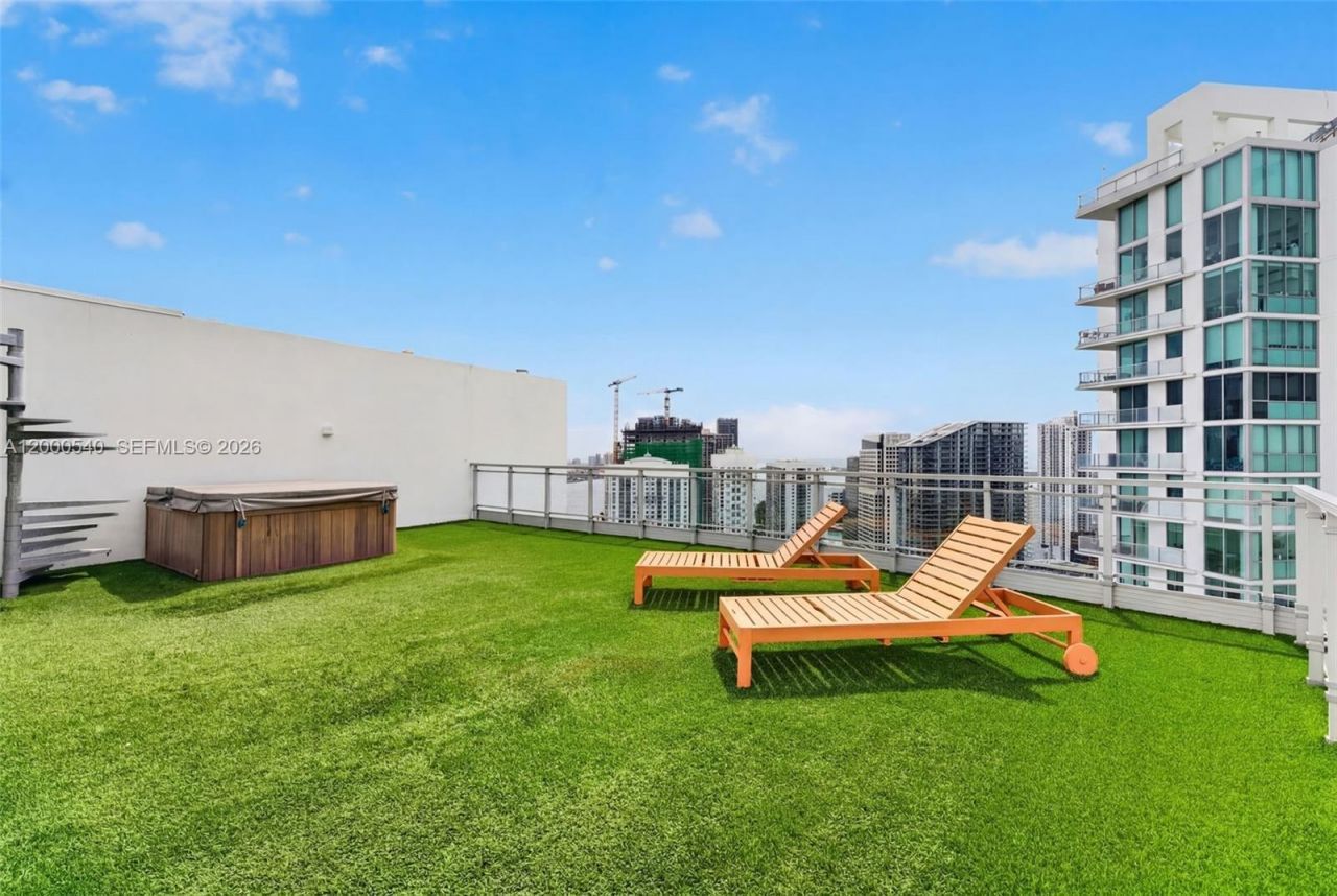 90 SW 3rd St, Unit PH-12, Miami, FL 33130 Photo