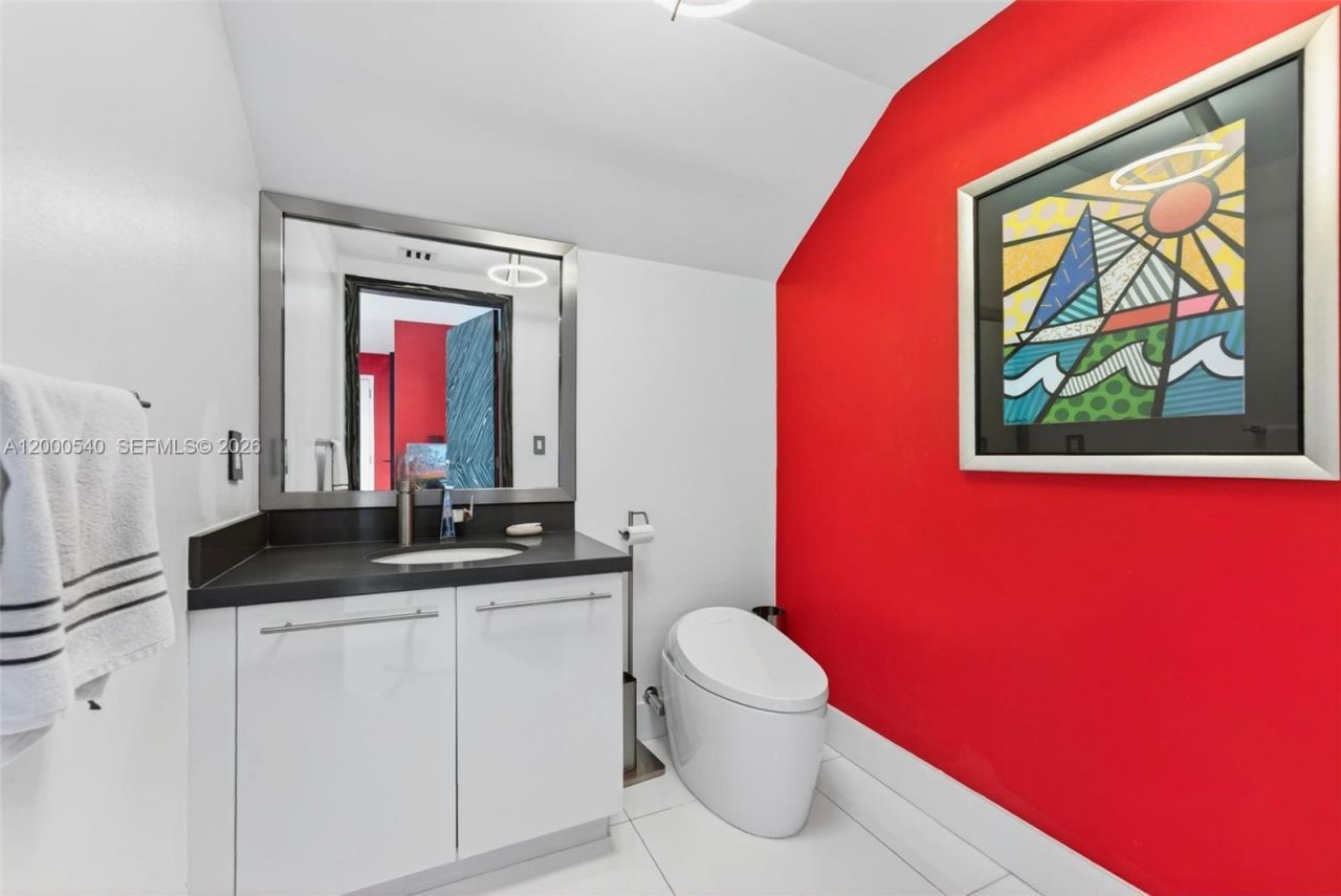 90 SW 3rd St, Unit PH-12, Miami, FL 33130 Photo