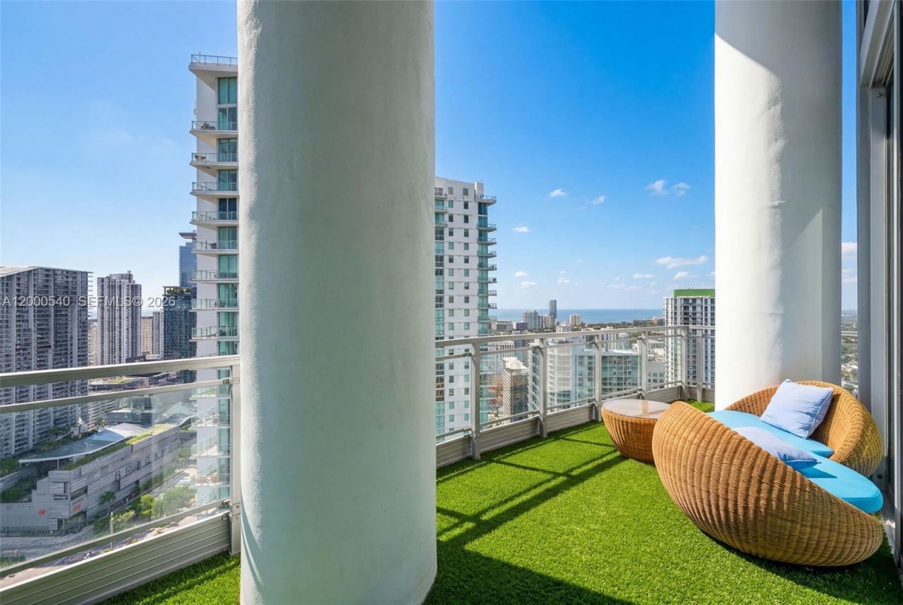 90 SW 3rd St, Unit PH-12, Miami, FL 33130 Photo