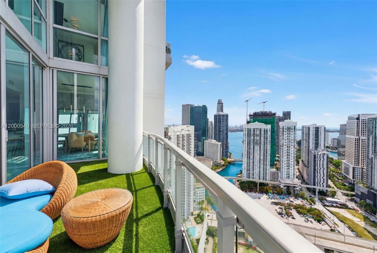 90 SW 3rd St, Unit PH-12, Miami, FL 33130 Photo