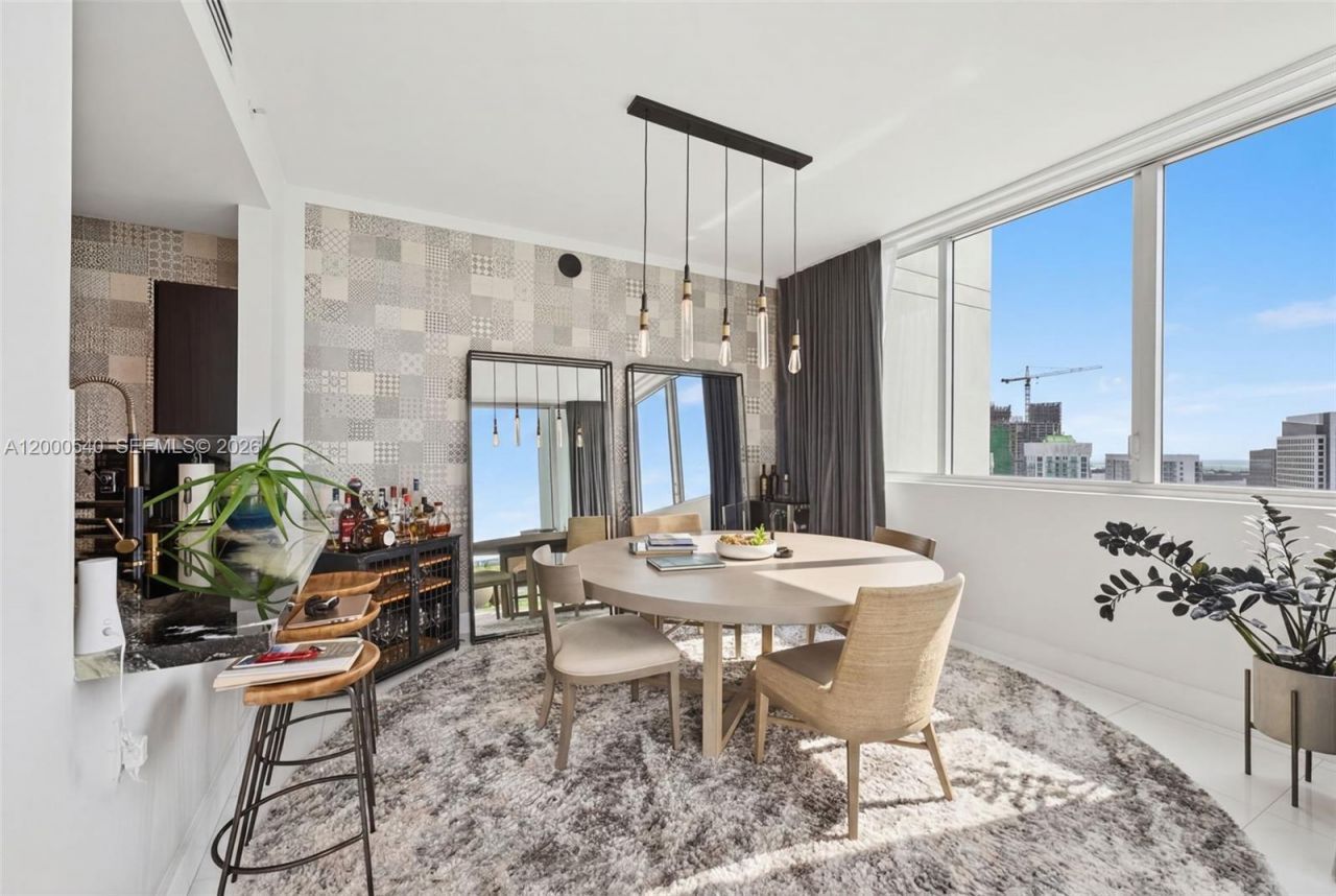90 SW 3rd St, Unit PH-12, Miami, FL 33130 Photo
