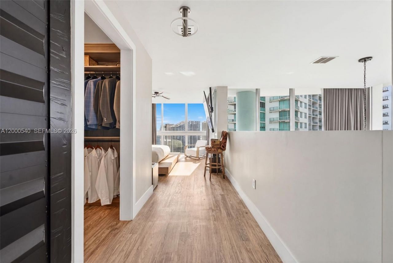 90 SW 3rd St, Unit PH-12, Miami, FL 33130 Photo