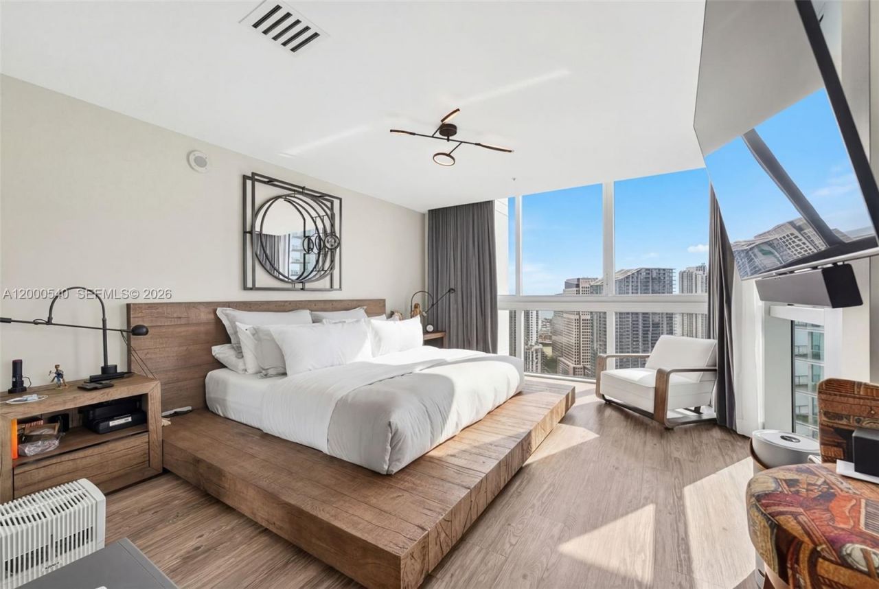 90 SW 3rd St, Unit PH-12, Miami, FL 33130 Photo
