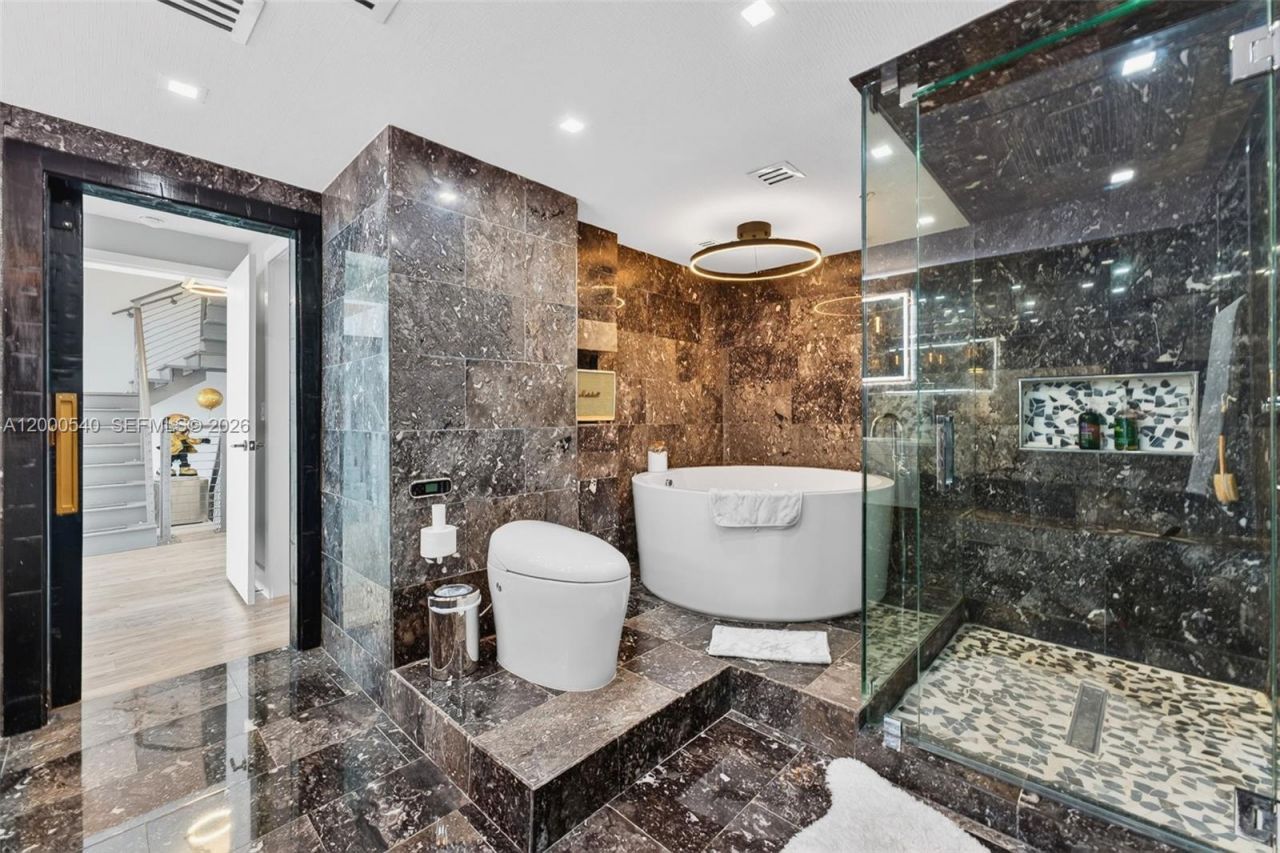 90 SW 3rd St, Unit PH-12, Miami, FL 33130 Photo