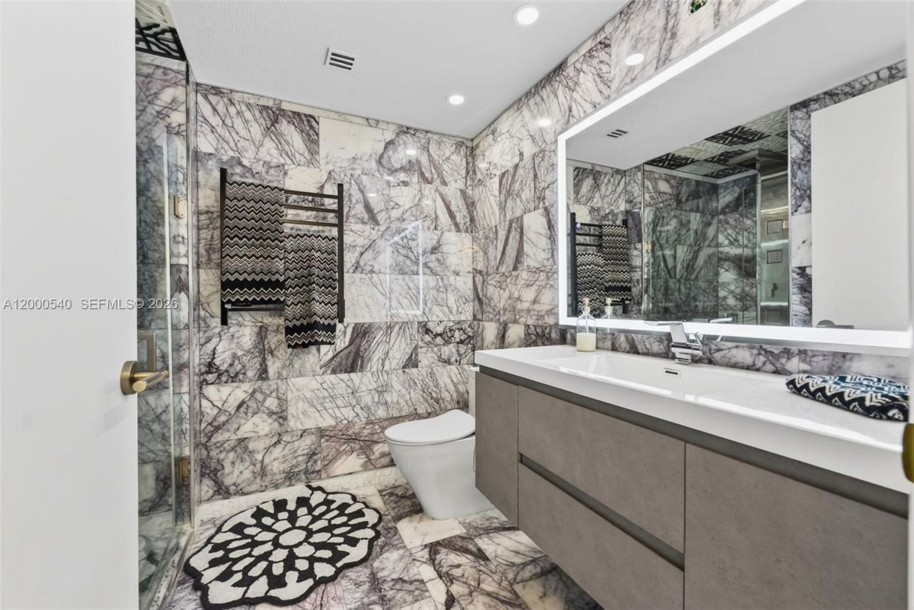 90 SW 3rd St, Unit PH-12, Miami, FL 33130 Photo