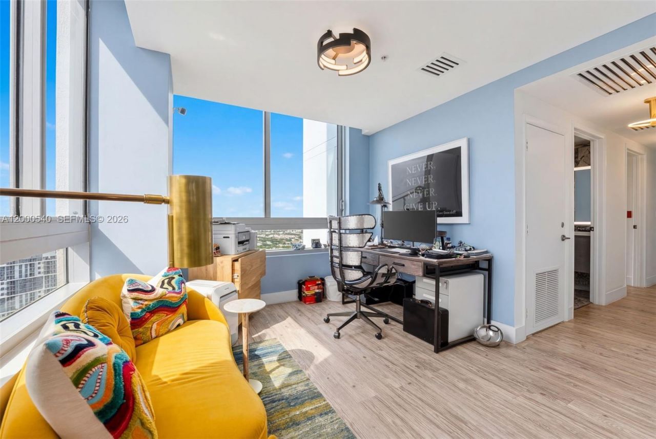 90 SW 3rd St, Unit PH-12, Miami, FL 33130 Photo