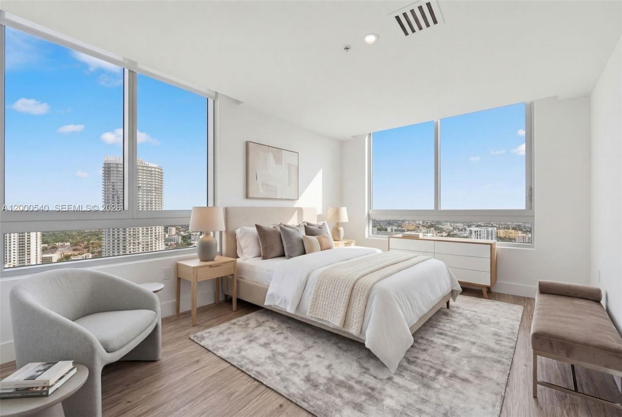 90 SW 3rd St, Unit PH-12, Miami, FL 33130 Photo