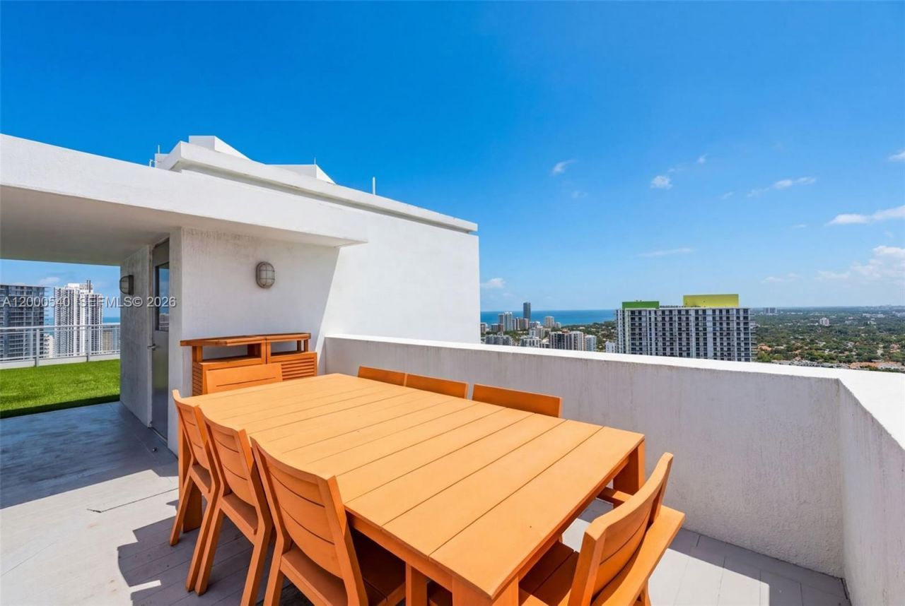 90 SW 3rd St, Unit PH-12, Miami, FL 33130 Photo