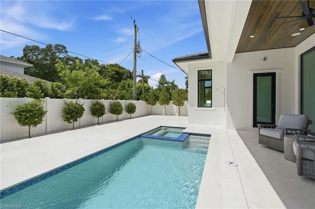 1102 9th Ave N, Naples, FL 34102 Photo