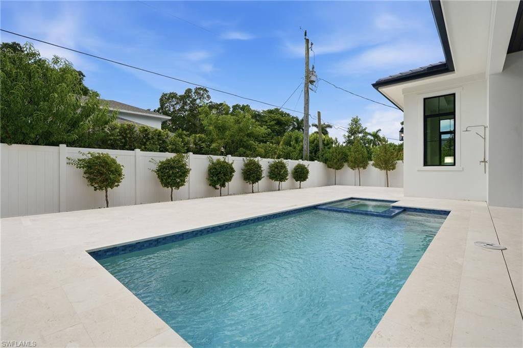 1102 9th Ave N, Naples, FL 34102 Photo