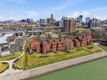 18 Marina Park S, Unit 18, Buffalo, NY 14202