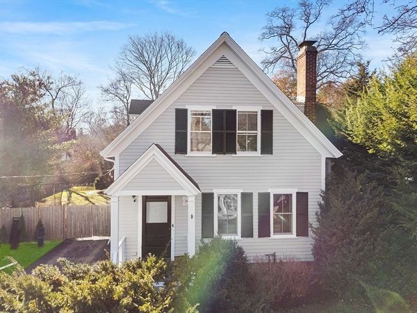 29 Cottage St, Wellesley, MA 02482